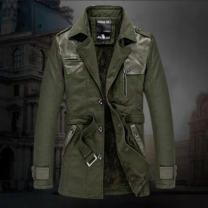 Elegant, isoleret lang trenchcoat til mænd med taljebælte