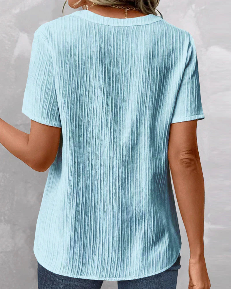Emely - smart t-shirt med v-udskæring og blondedetaljer