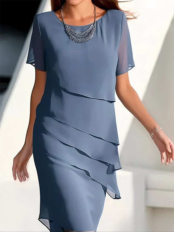 Sophie - rød kjole med satin detaljer