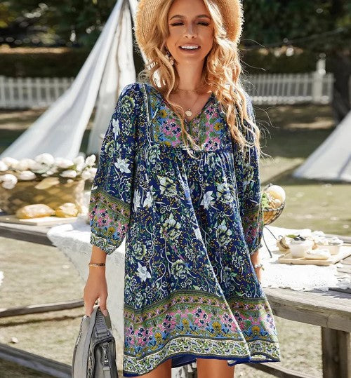 Sophia - kortærmet boho kjole med v-udskæring og blomsterprint