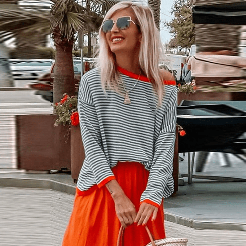 Inès Lavigne - blåstribet sweater med orange kant