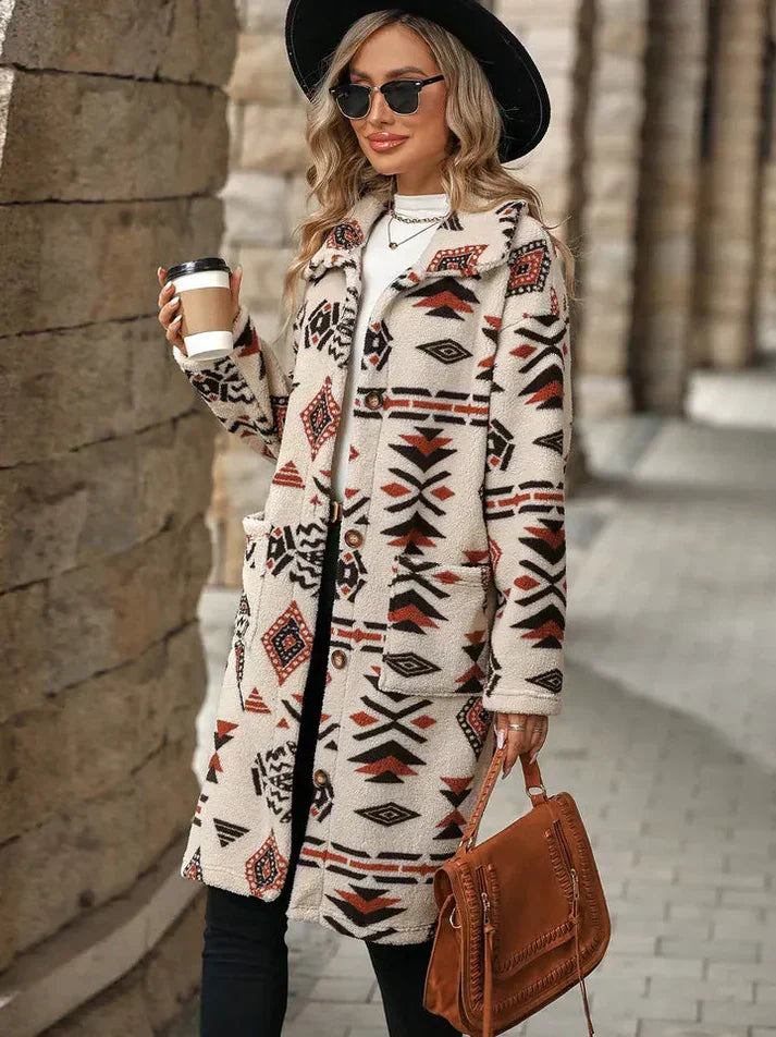 Elegant vinterfrakke med stilfuldt print til kolde dage