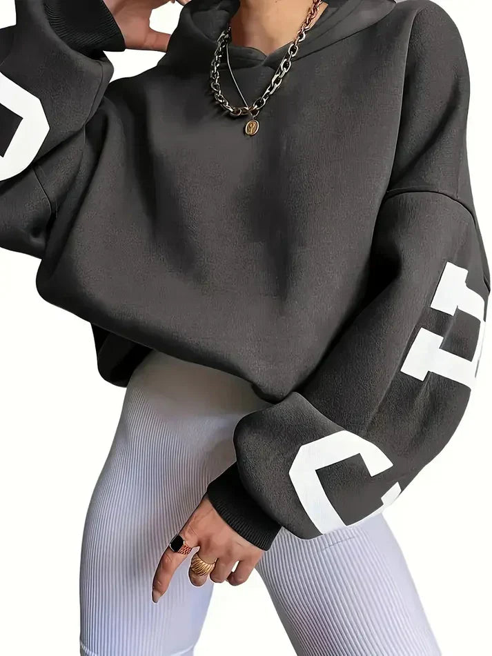 Oversized sweater med lange ærmer og tekstlogo på ærmet