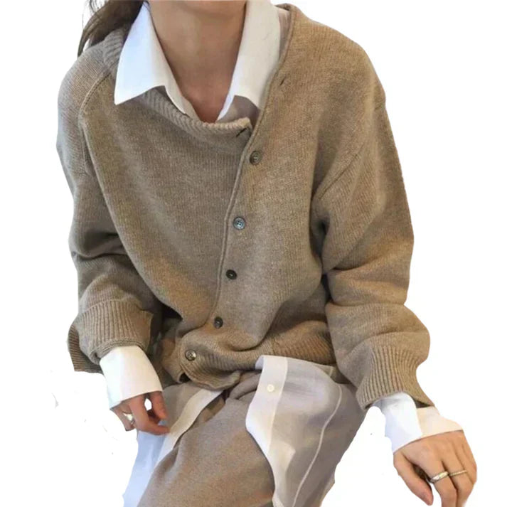 Celina - blød cardigan med diagonal knaplukning