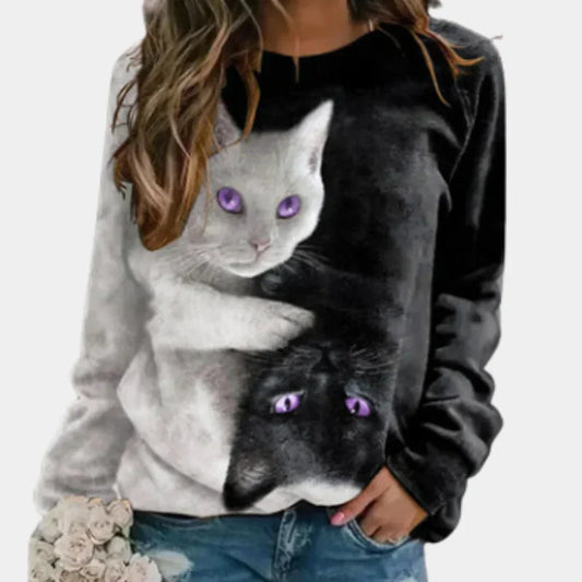 Rina – hyggelig t-shirt med katteprint til kvinder