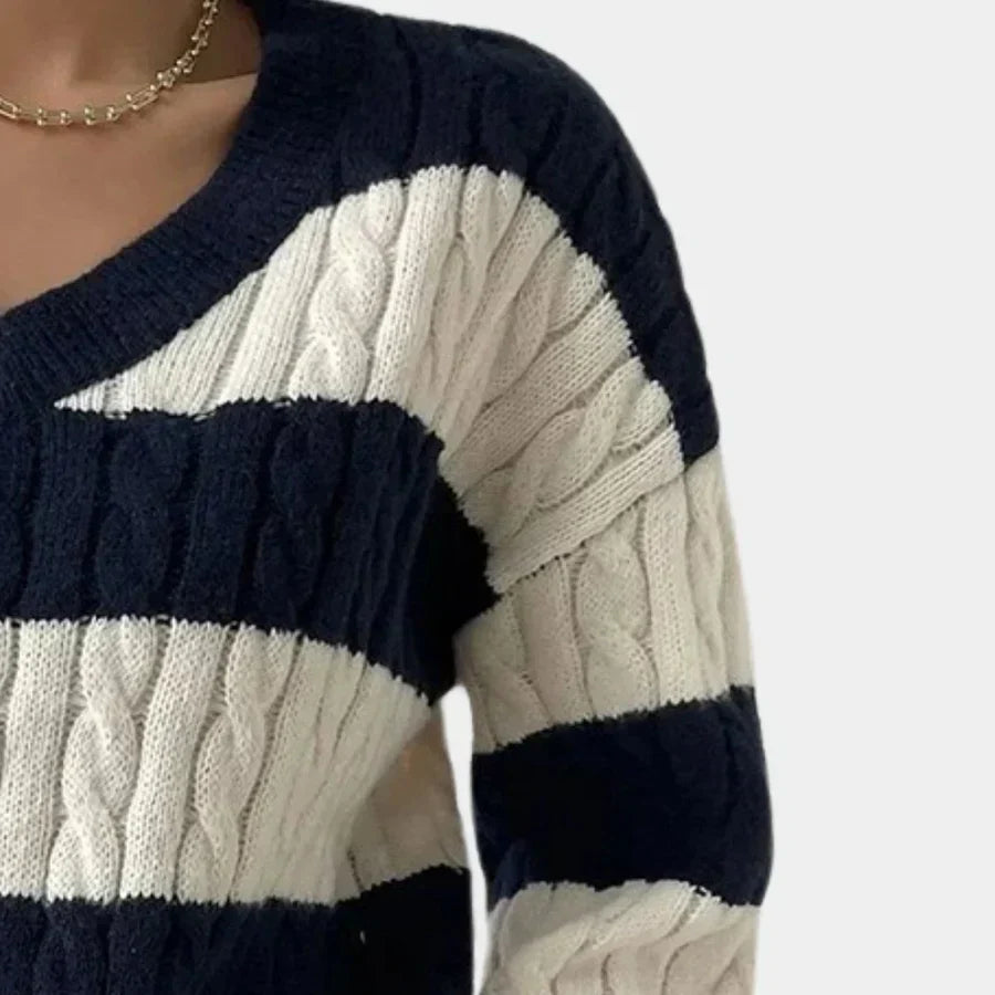 Yamina - dametrøje med kabelstrik og v-hals