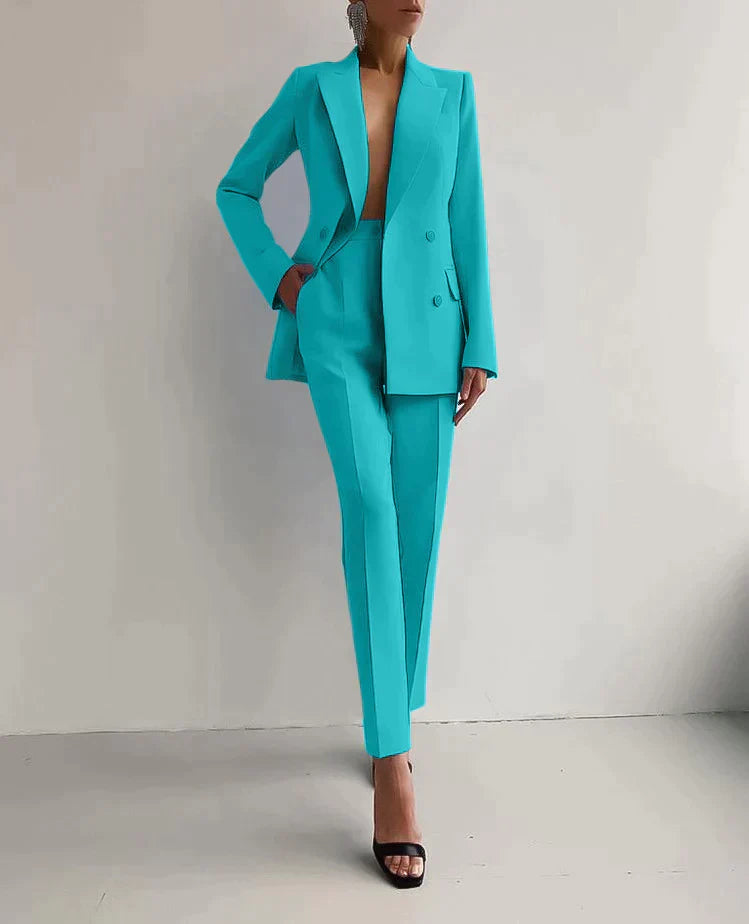 JUNA - Stilfuldt sæt bestående af en elegant blazer og elegante bukser