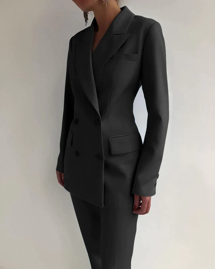 JUNA - Stilfuldt sæt bestående af en elegant blazer og elegante bukser