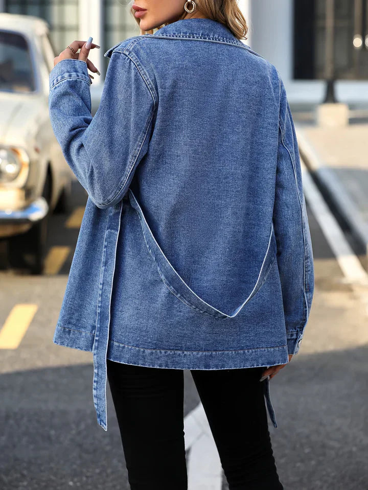 Gina - denimfrakke til kvinder med klaplommer