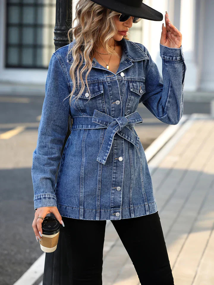 Gina - denimfrakke til kvinder med klaplommer