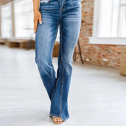 Trendy højtaljede jeans til modebevidste kvinder om vinteren